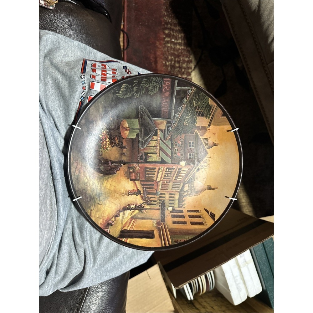 Un Plato Decorativo de Ceramica Con Escena Clasica De Paris El Famoso Cafe De...